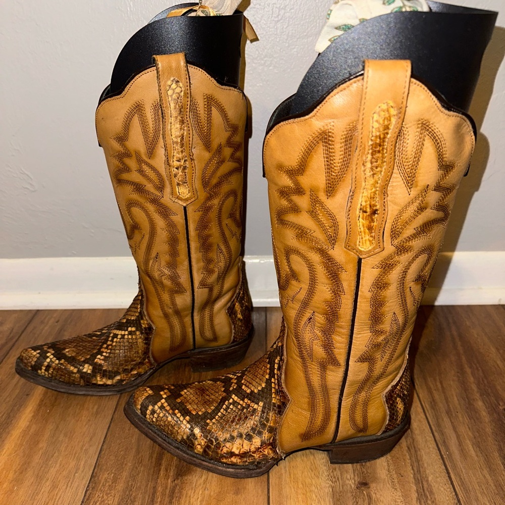 Great condition. Size 7, worn maybe 3 times. Originally $350
